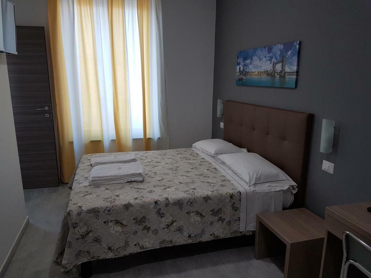 Hotel Oregon ミラノ エクステリア 写真